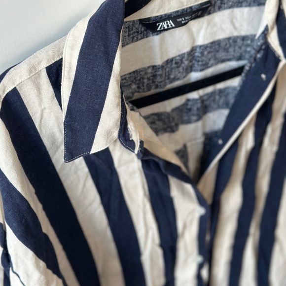 Zara Men's Navy and White Striped Linen Shirt - Picture 2 of 2